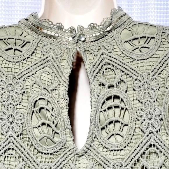 Ultra Pink Sage Crochet Lacey Scalloped Bell Sleeve & Lined Pop Over Blouse (L) - Picture 5 of 12